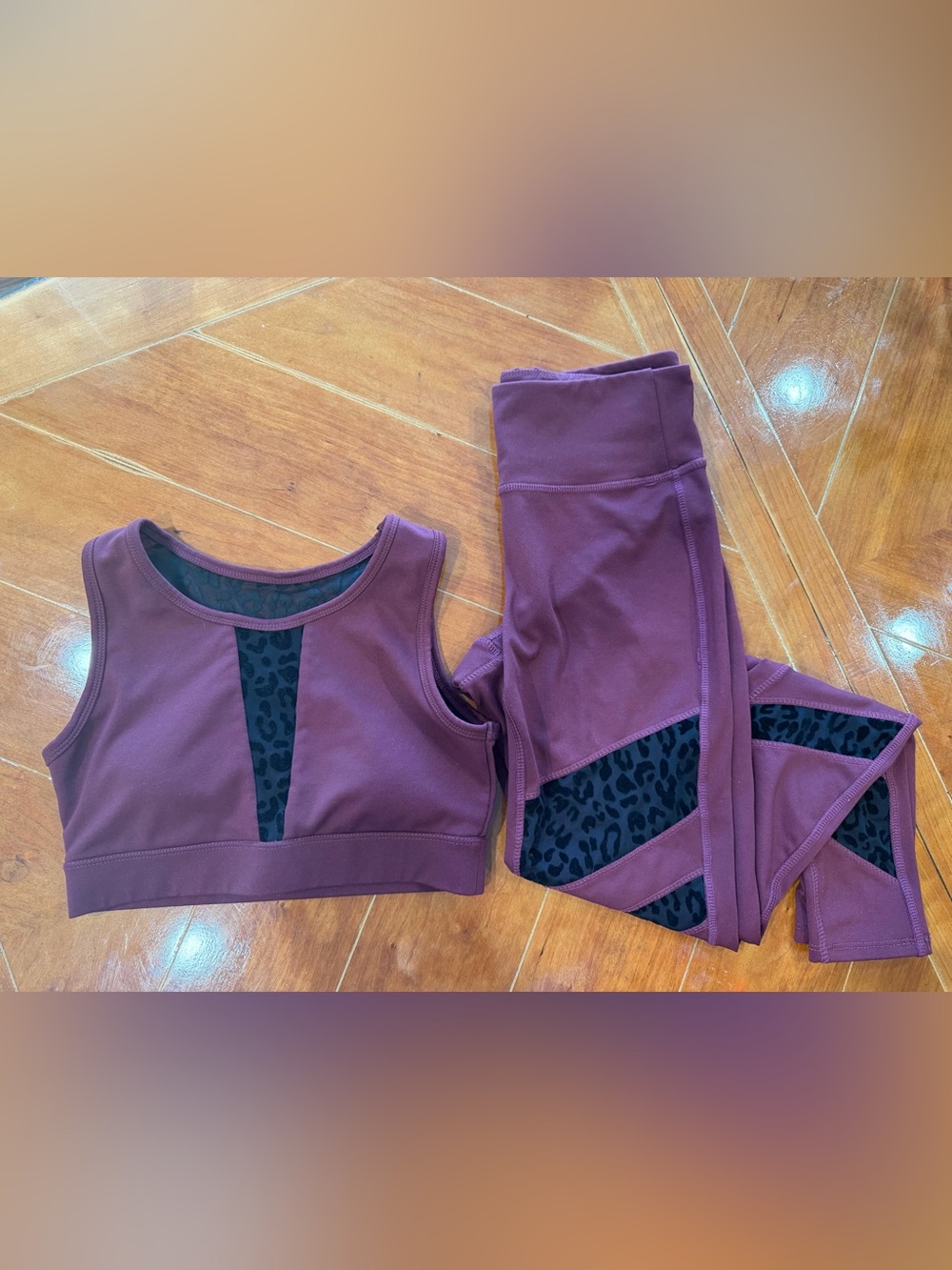 Jessica Simpson “The Warm Up” 2-piece activewear set in women’s size Small.